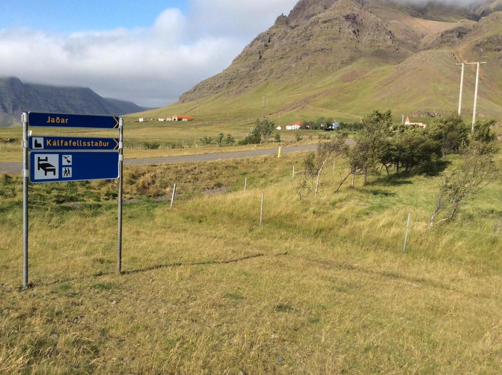 Road sign to Kálfafellsstaður